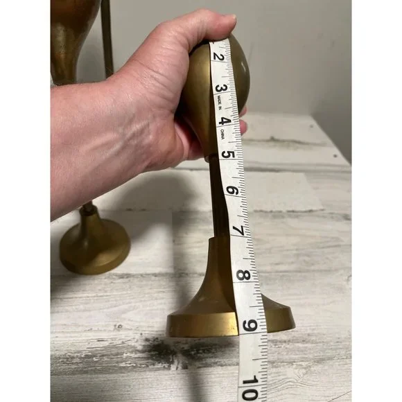 Set of three solid brass candlesticks - Picture 4 of 7